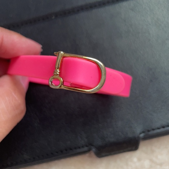 Silicone KEEP bracelet - Picture 2 of 3